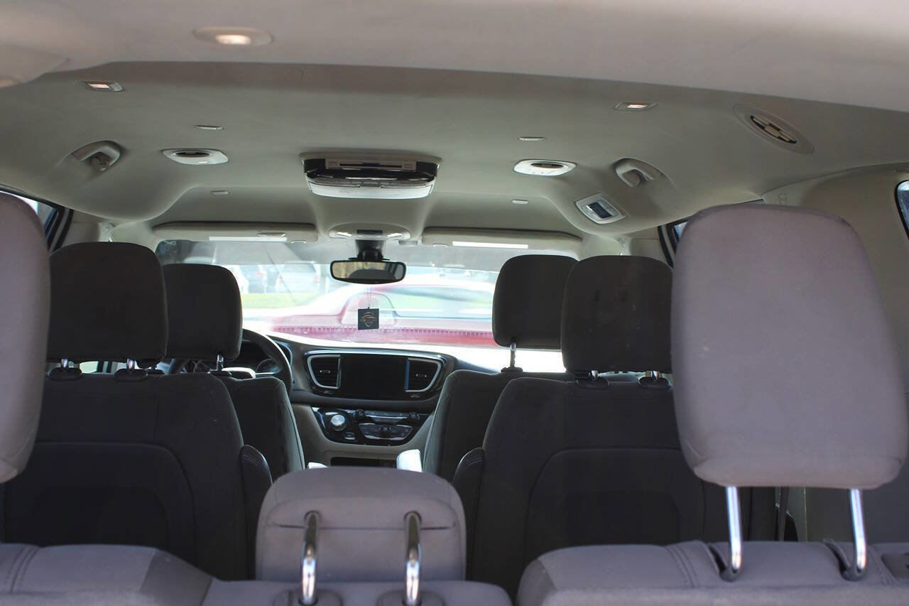 Used 2017 Chrysler Pacifica Touring Plus w/ Tire & Wheel Group image 69