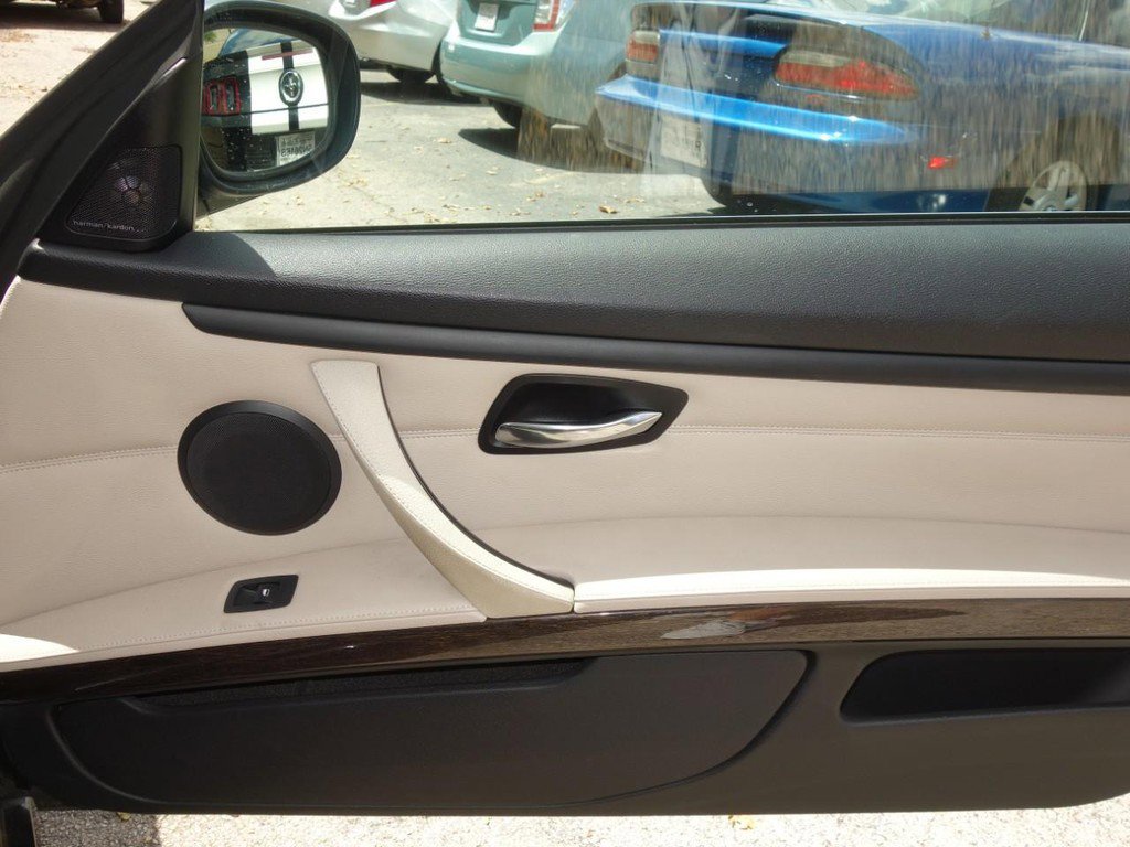 Used 2013 BMW 335i Convertible image 22