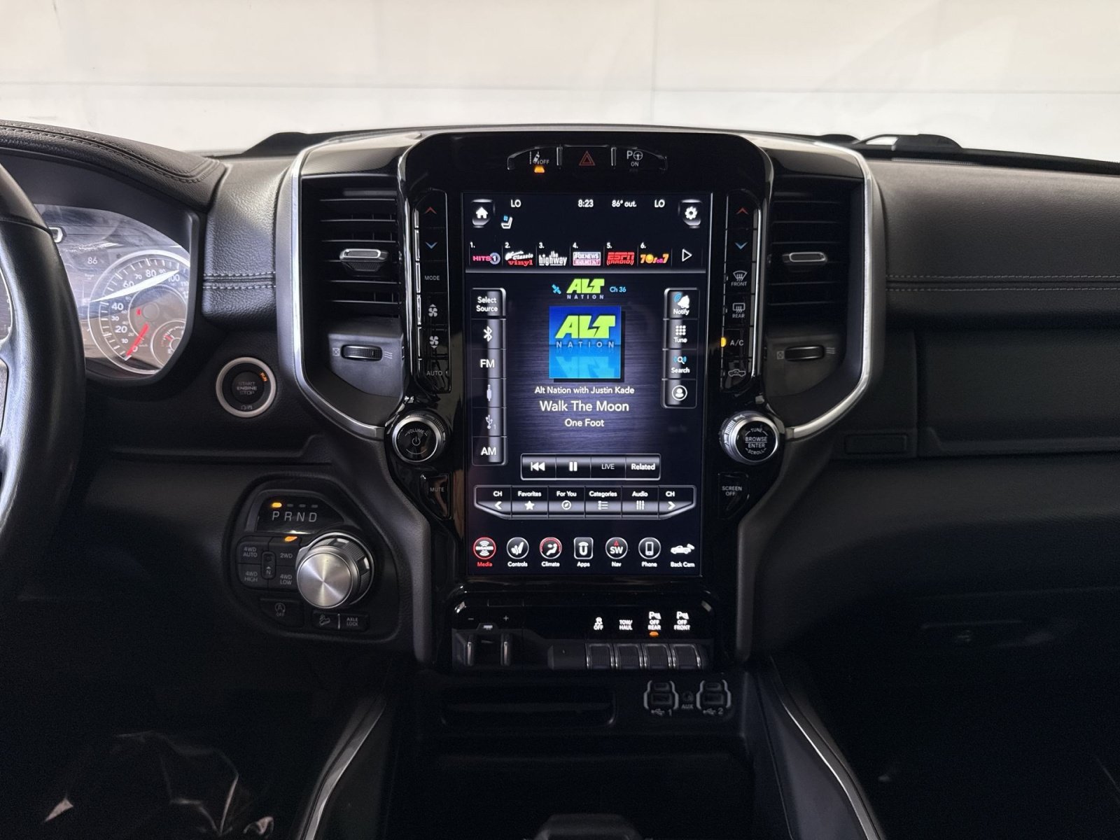 Used 2020 RAM 1500 Laramie AWD/4WD image 18