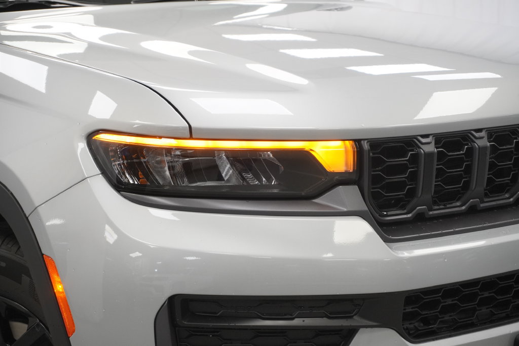New 2026 Jeep Grand Cherokee Altitude AWD/4WD image 5