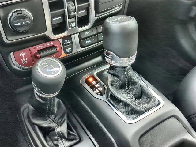 Used 2025 Jeep Gladiator Rubicon w/ Convenience Group AWD/4WD image 11