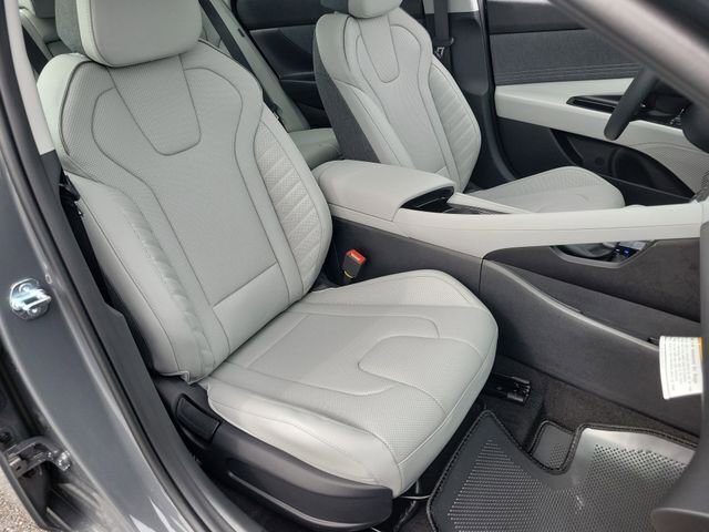 New 2026 Hyundai Elantra Limited image 18