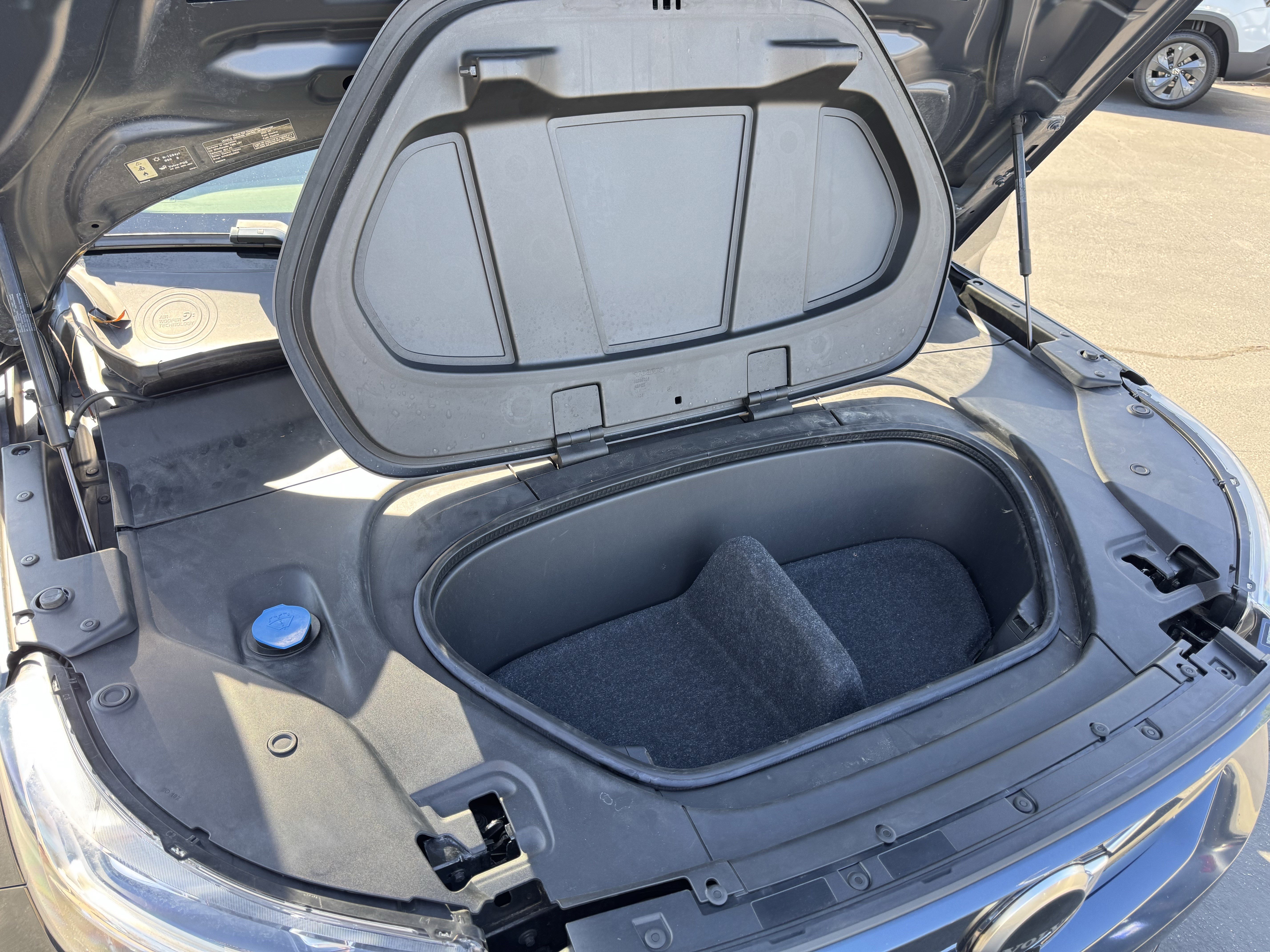 Used 2022 Volvo XC40 P8 Recharge Ultimate image 35