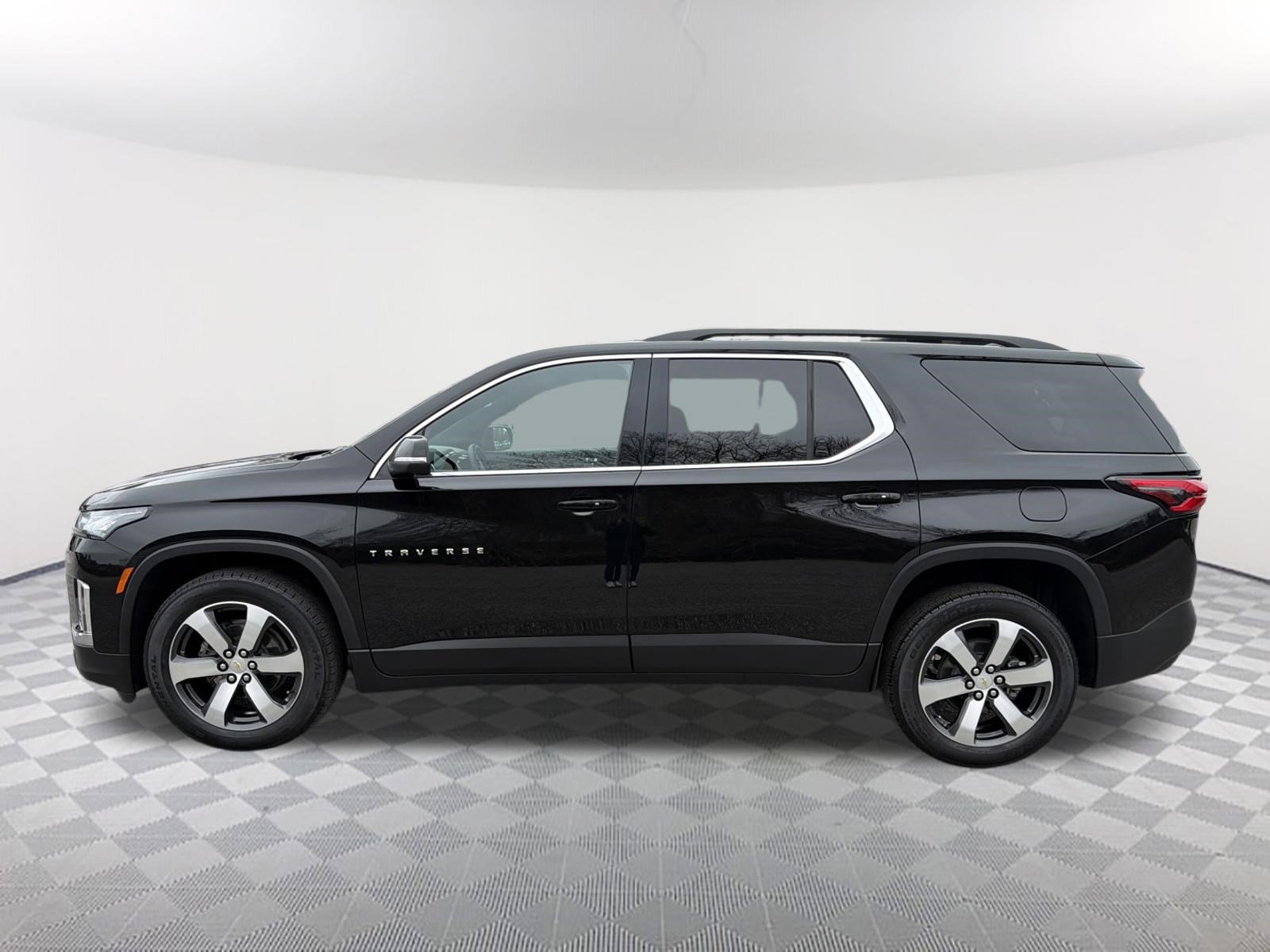 Used 2023 Chevrolet Traverse LT w/ LT Premium Package image 9