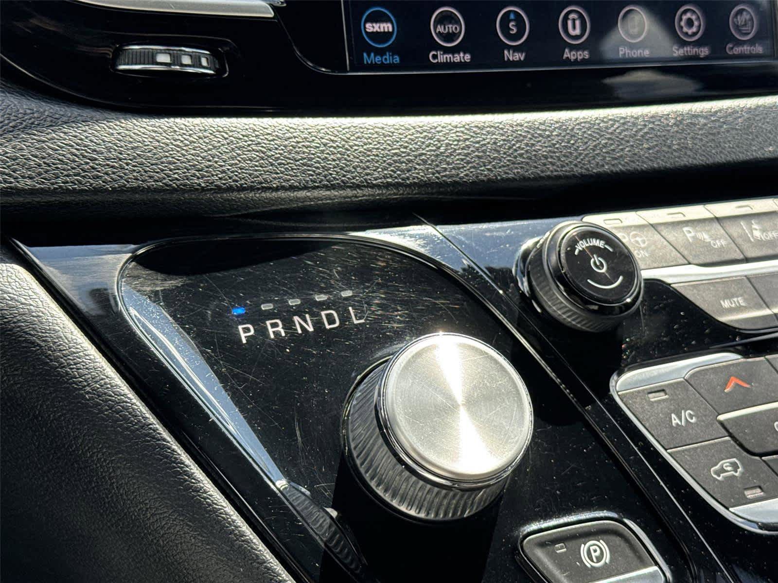 Used 2020 Chrysler Pacifica Touring-L w/ Advanced Safetytec Group AWD/4WD image 18