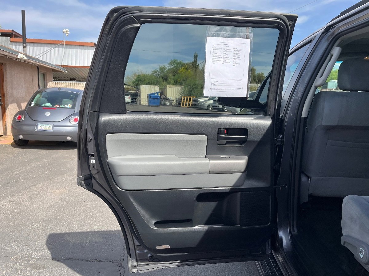 Used 2014 Toyota Sequoia SR5 AWD/4WD image 34