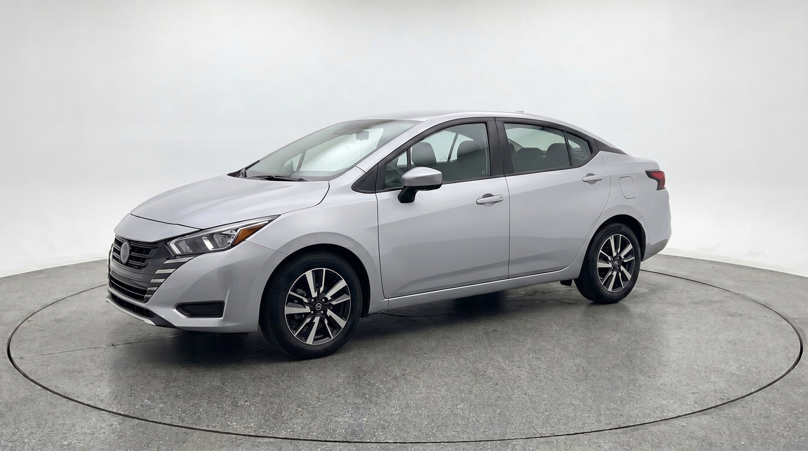 Used 2025 Nissan Versa SV FWD image 3
