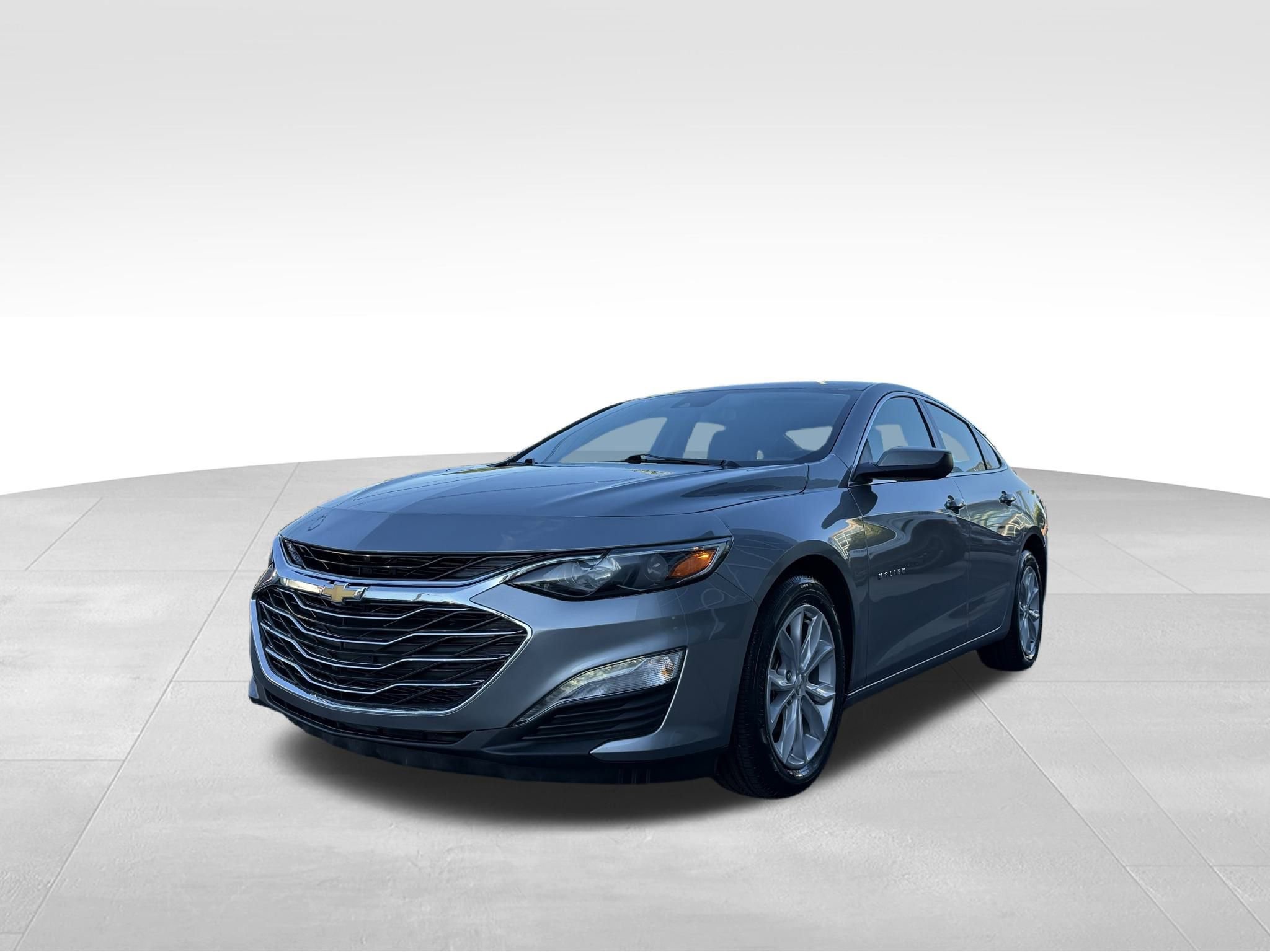 Used 2025 Chevrolet Malibu LT image 2
