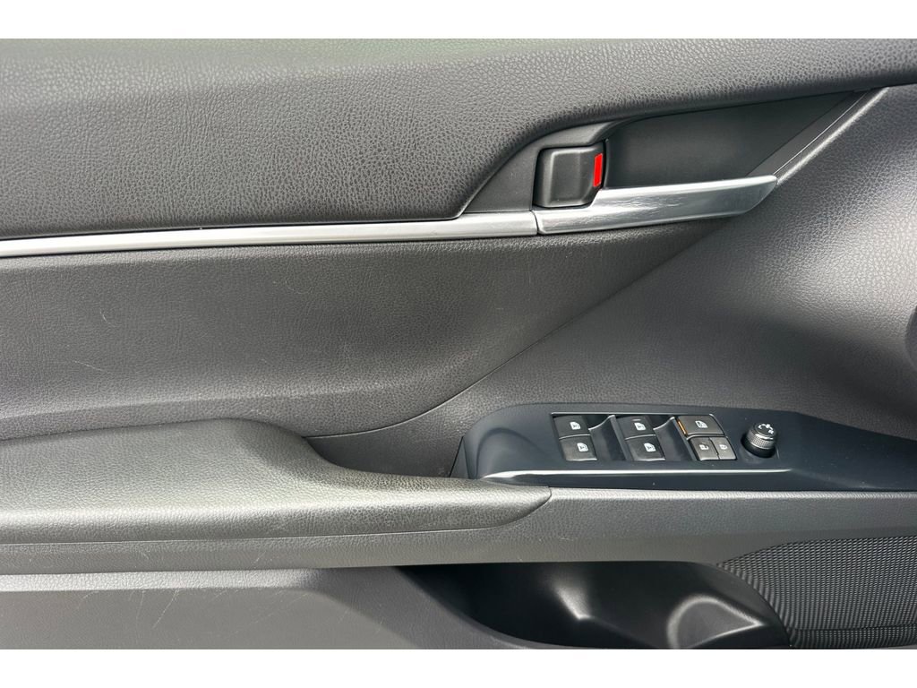 Used 2018 Toyota Camry LE w/ Convenience Package FWD image 11