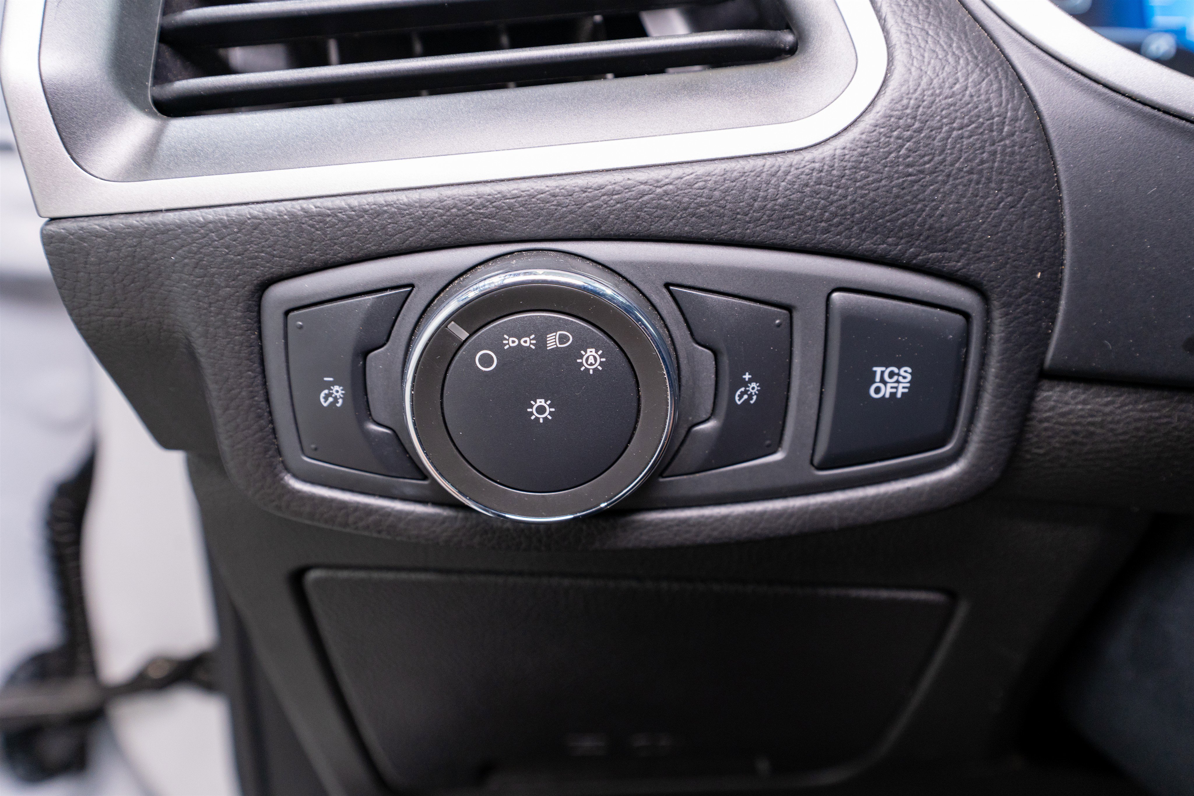 Used 2021 Ford Edge SE image 28