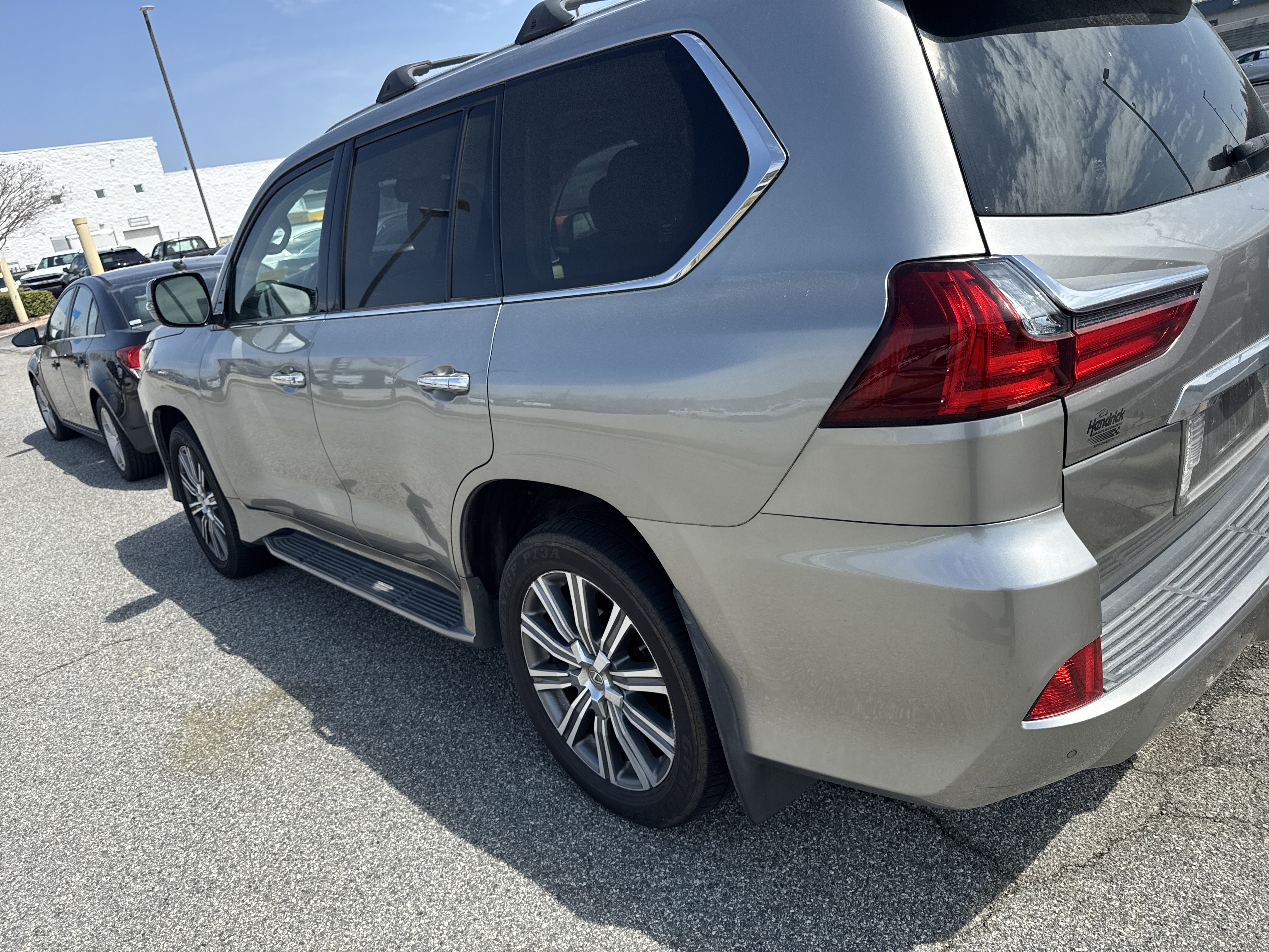 Used 2016 Lexus LX 570 4WD w/ Luxury Package image 8