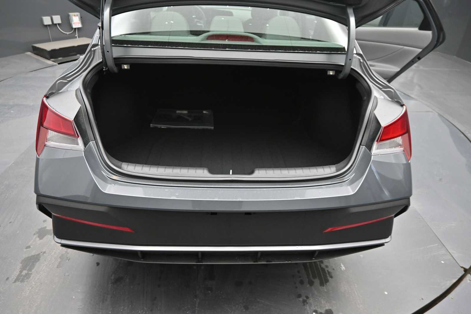 New 2026 Hyundai Elantra SE FWD image 14