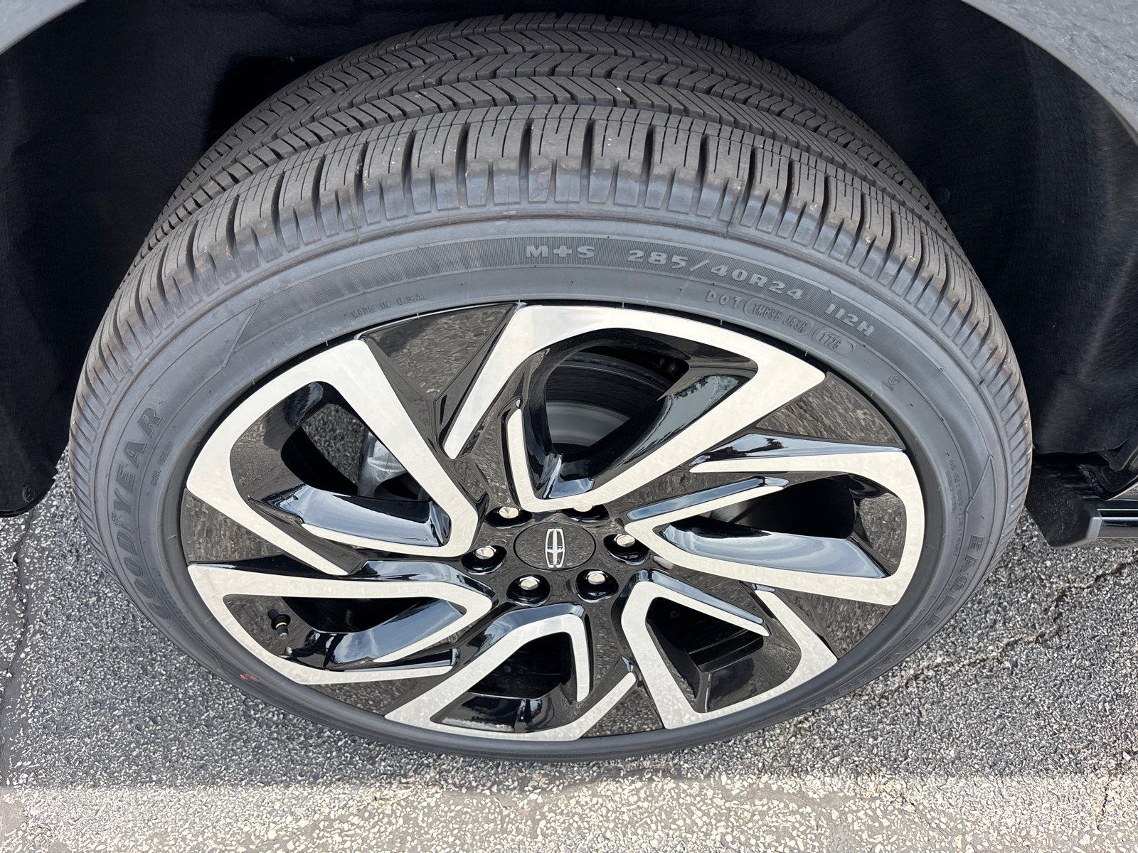 New 2026 Lincoln Navigator Reserve AWD/4WD image 10