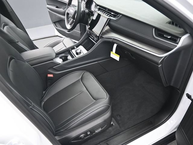 New 2025 Jeep Grand Cherokee Limited w/ Luxury Tech Group II image 17