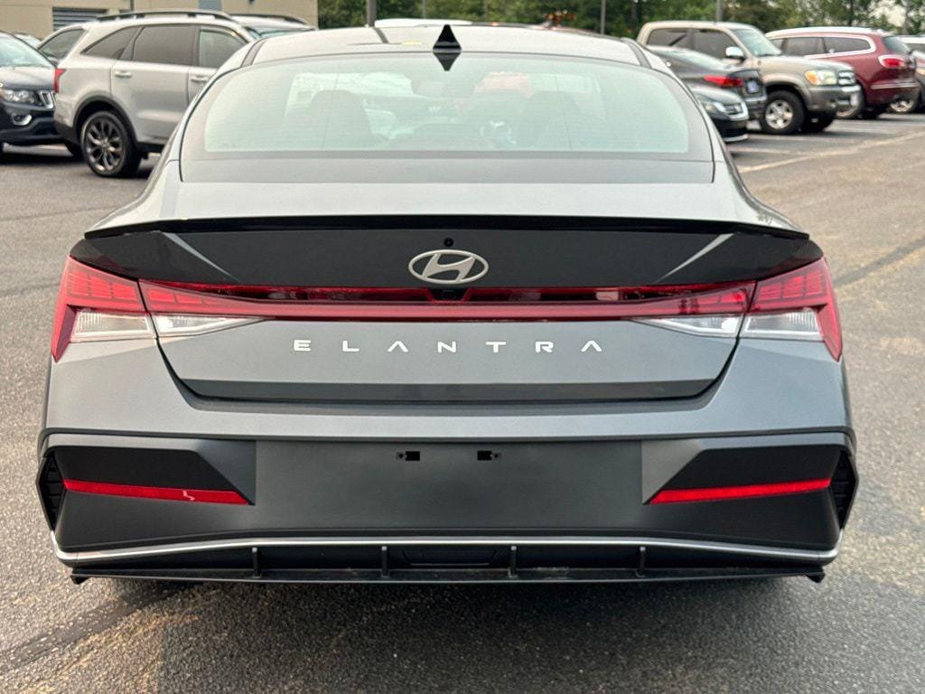 New 2026 Hyundai Elantra SEL Sport Premium FWD image 7