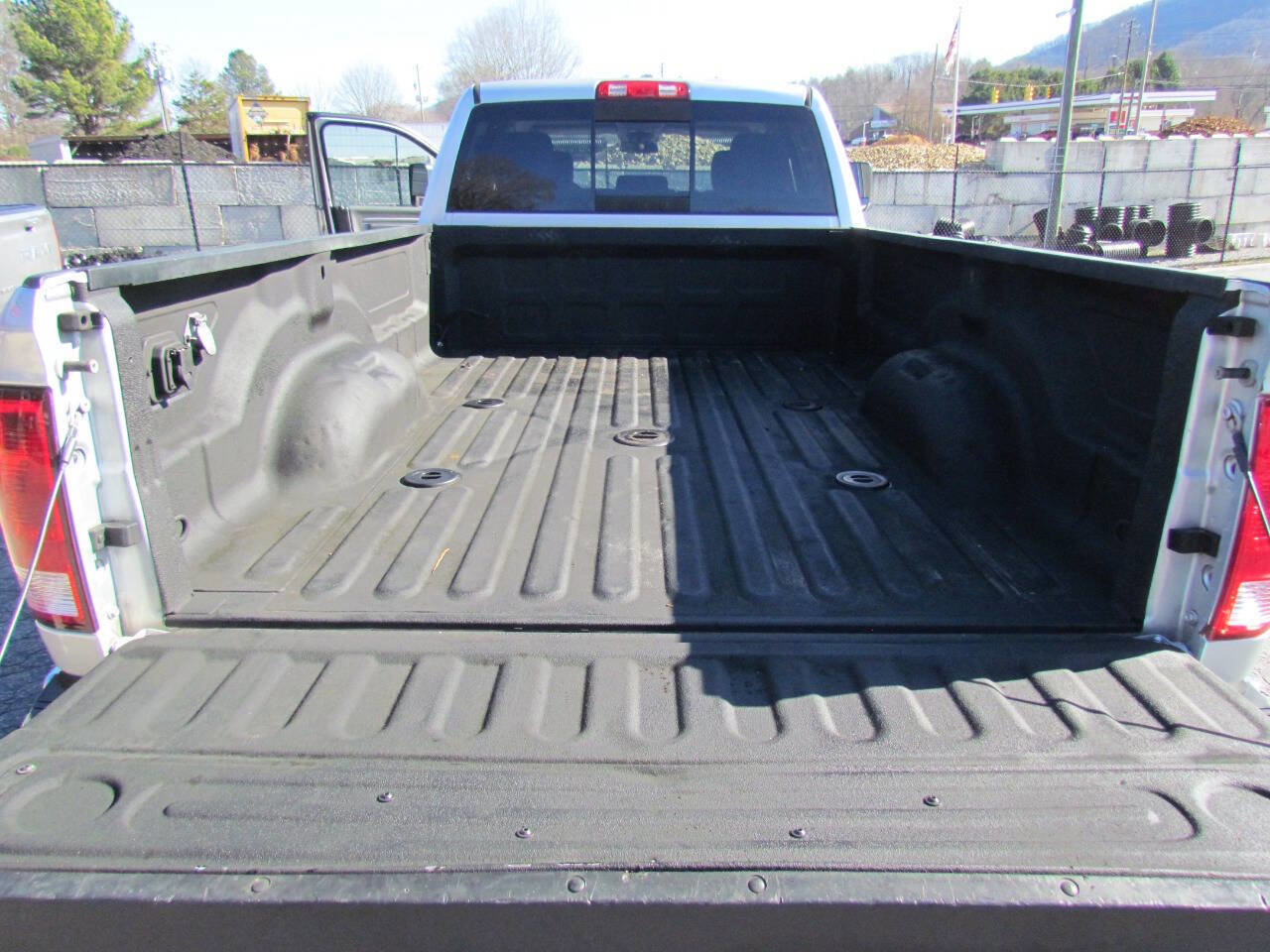 Used 2018 RAM 3500 SLT image 26