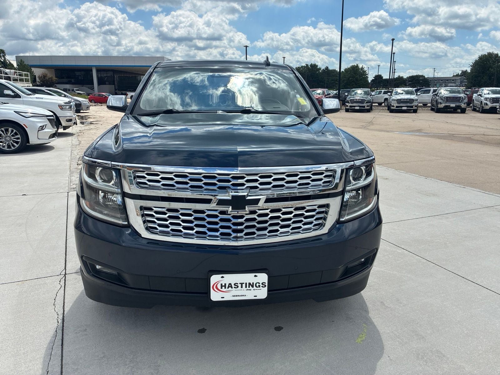 Used 2020 Chevrolet Tahoe LT w/ Luxury Package AWD/4WD image 11