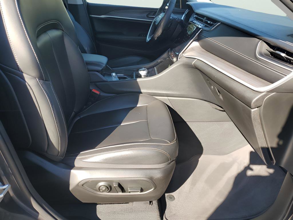 Used 2024 Jeep Grand Cherokee Limited image 16