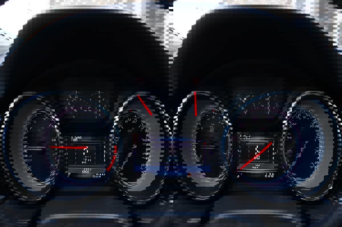 Used 2018 Buick Regal Essence w/ Driver Confidence Package #1 image 17