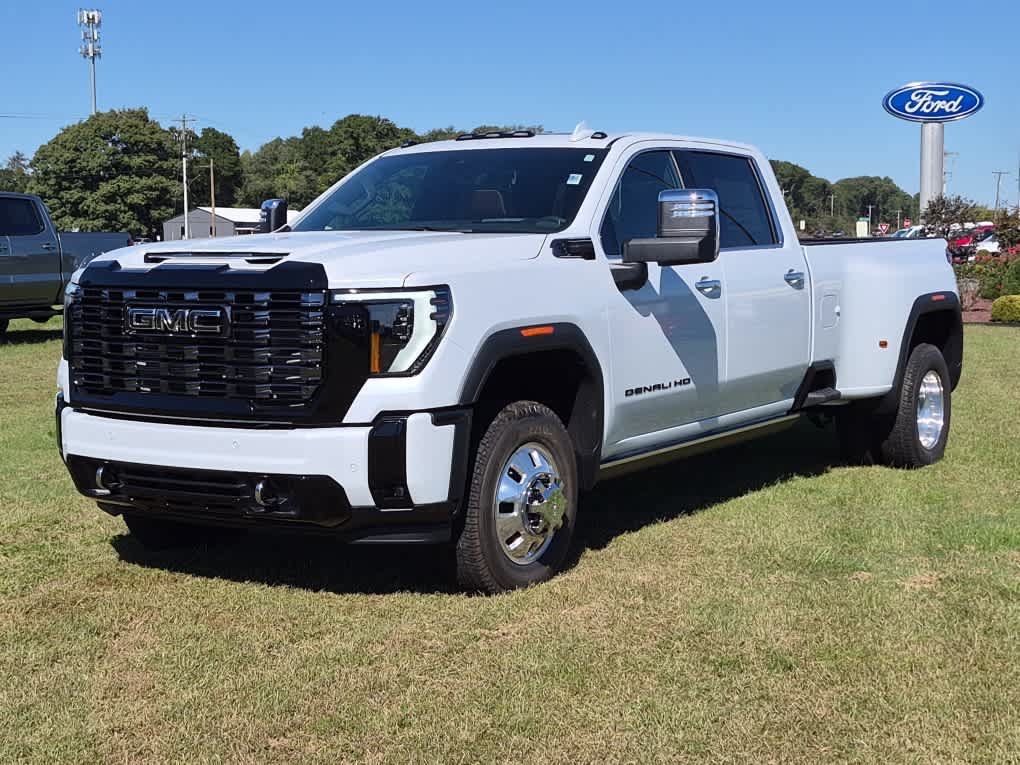 New 2026 GMC Sierra 3500 Denali Ultimate w/ LPO, Black Badging Package AWD/4WD image 1