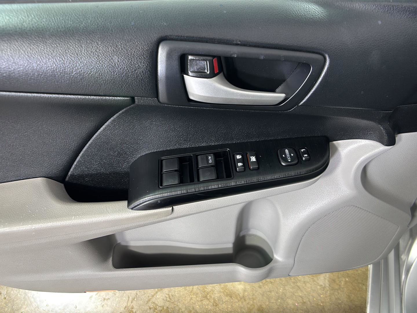 Used 2014 Toyota Camry LE FWD image 26