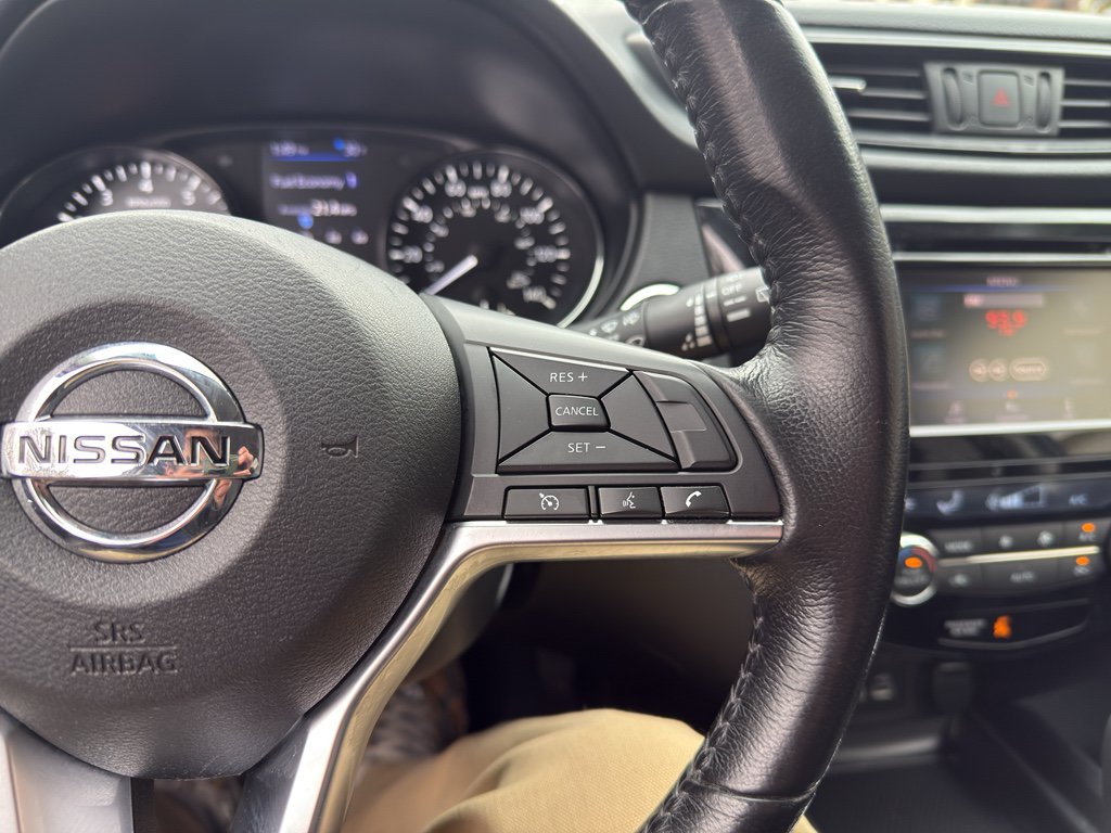 Used 2018 Nissan Rogue SV AWD/4WD image 18