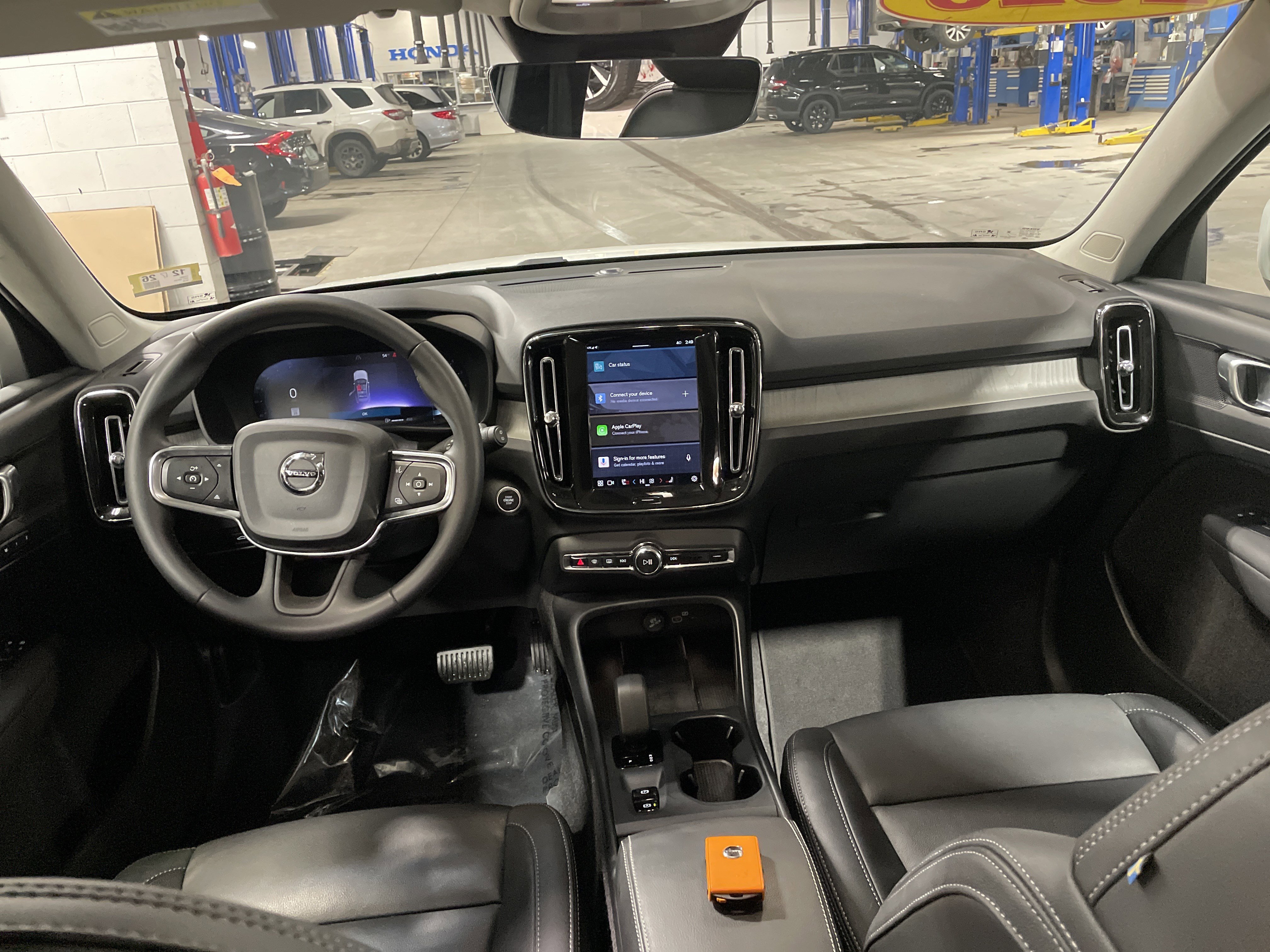 Used 2025 Volvo XC40 B5 Core image 40