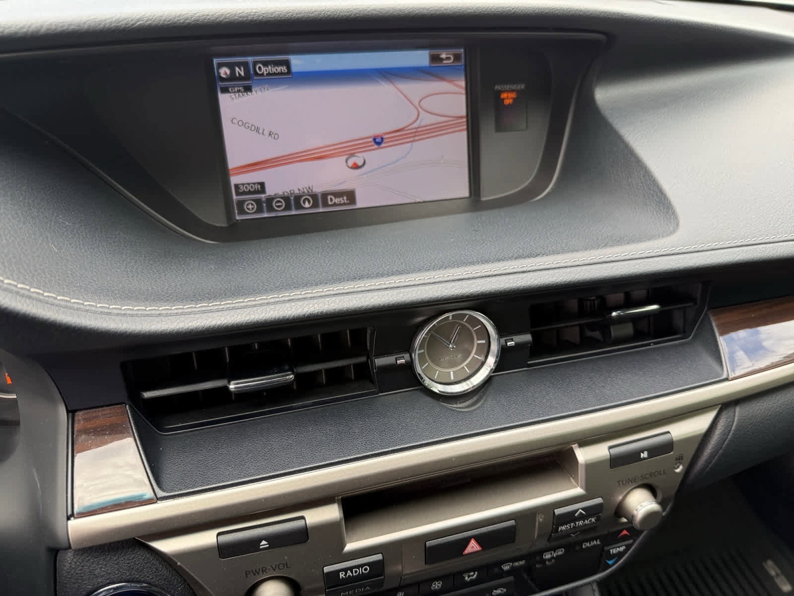 Used 2016 Lexus ES 300h w/ Navigation System Package image 17