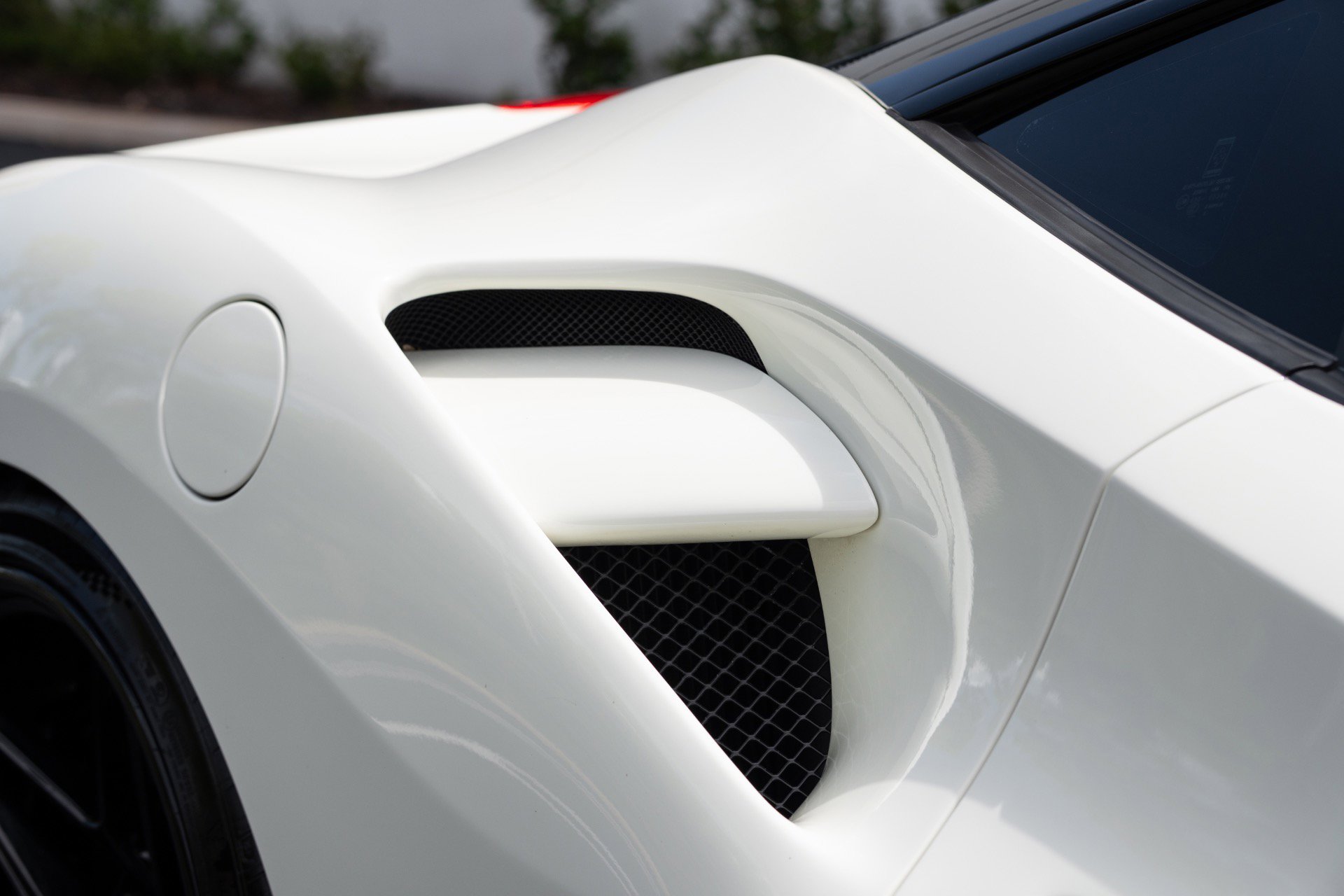 Used 2016 Ferrari 488 GTB RWD image 15