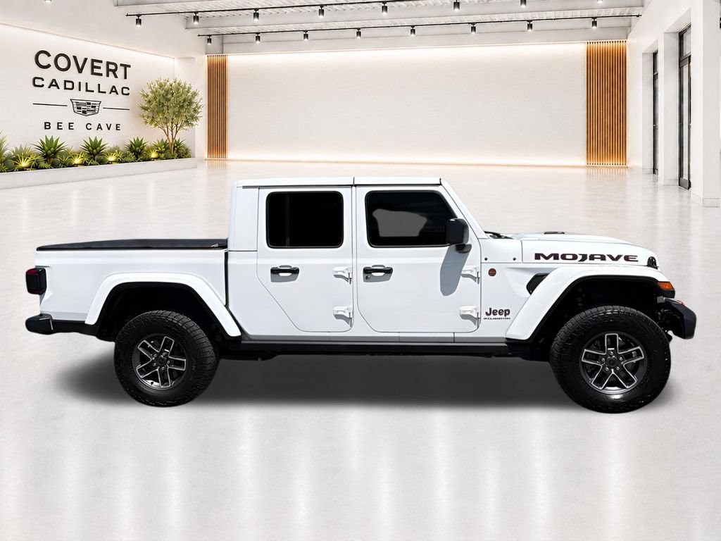 Used 2025 Jeep Gladiator Mojave w/ Convenience Group AWD/4WD image 18