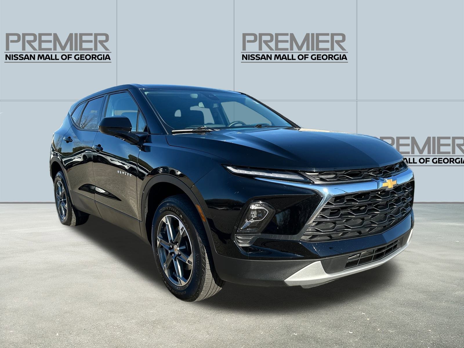 Used 2025 Chevrolet Blazer LT image 3