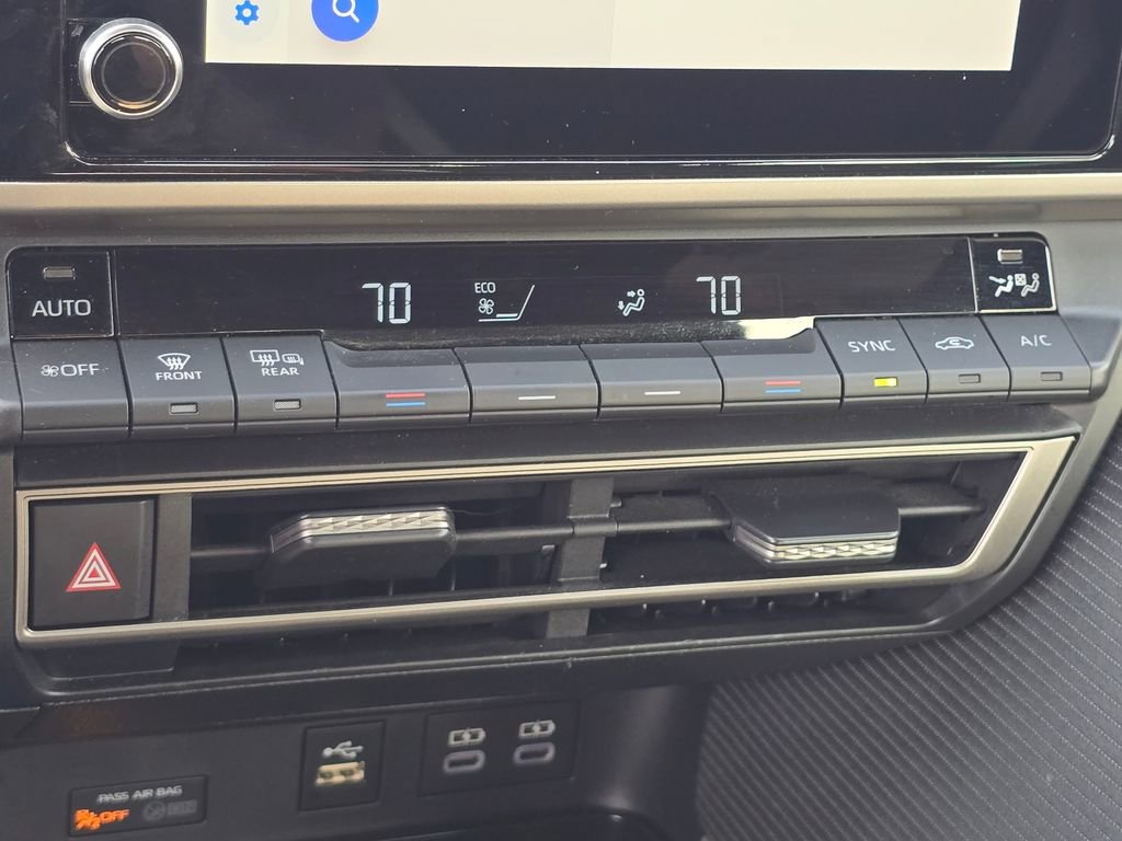 Used 2025 Toyota Camry SE w/ Convenience Package image 23