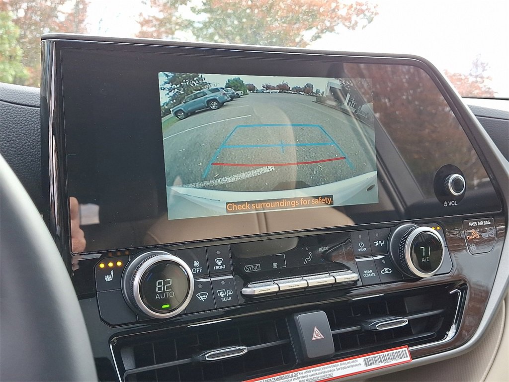 New 2025 Toyota Highlander XLE image 12