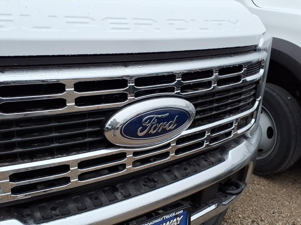 New 2026 Ford F550 4x4 Regular Cab Super Duty image 3