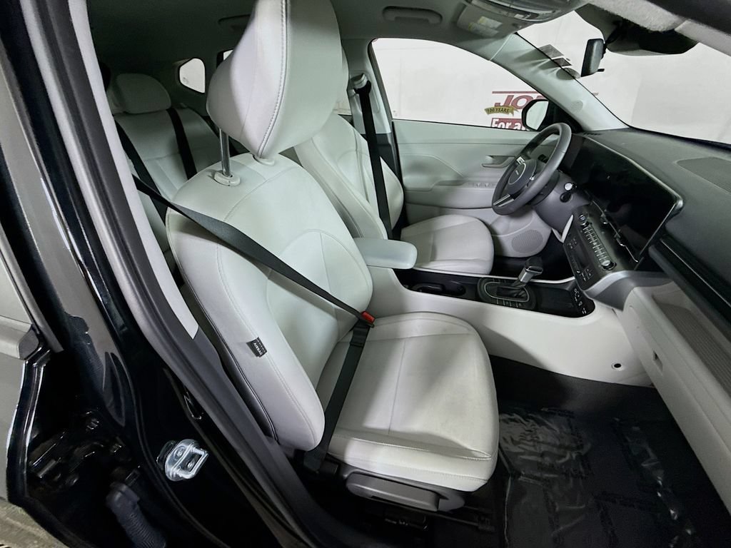 Certified 2025 Hyundai Kona SEL AWD/4WD image 30