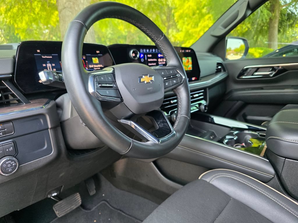 Used 2025 Chevrolet Tahoe Premier AWD/4WD image 14