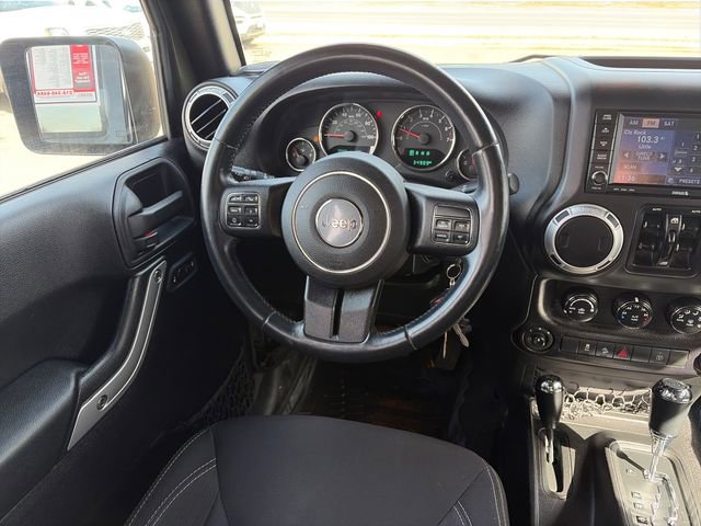 Used 2015 Jeep Wrangler Unlimited Sahara w/ Connectivity Group image 27