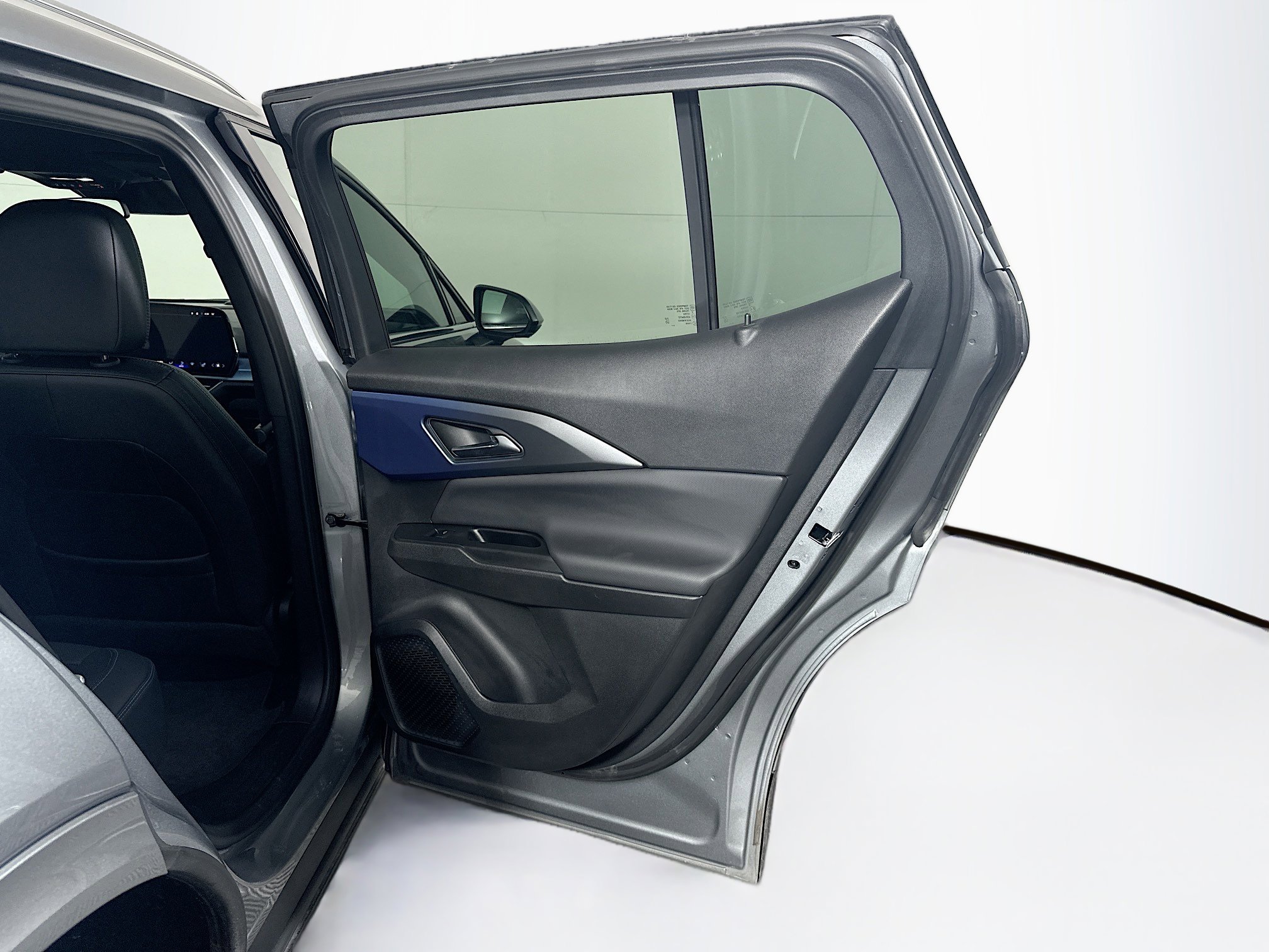 Used 2025 Chevrolet Equinox EV LT w/ Convenience Package image 31