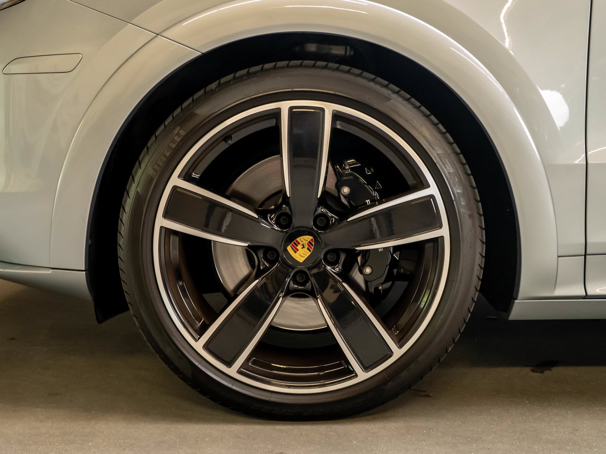 Used 2022 Porsche Cayenne GTS AWD/4WD image 16