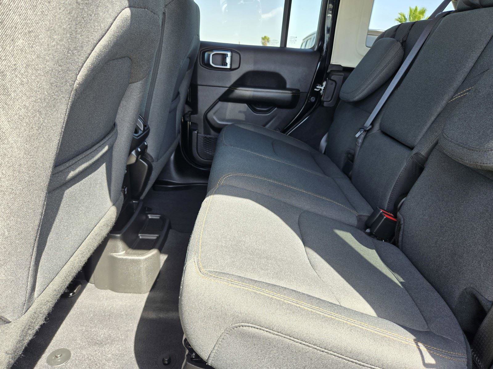 Certified 2025 Jeep Wrangler Sahara w/ Safety Group image 17