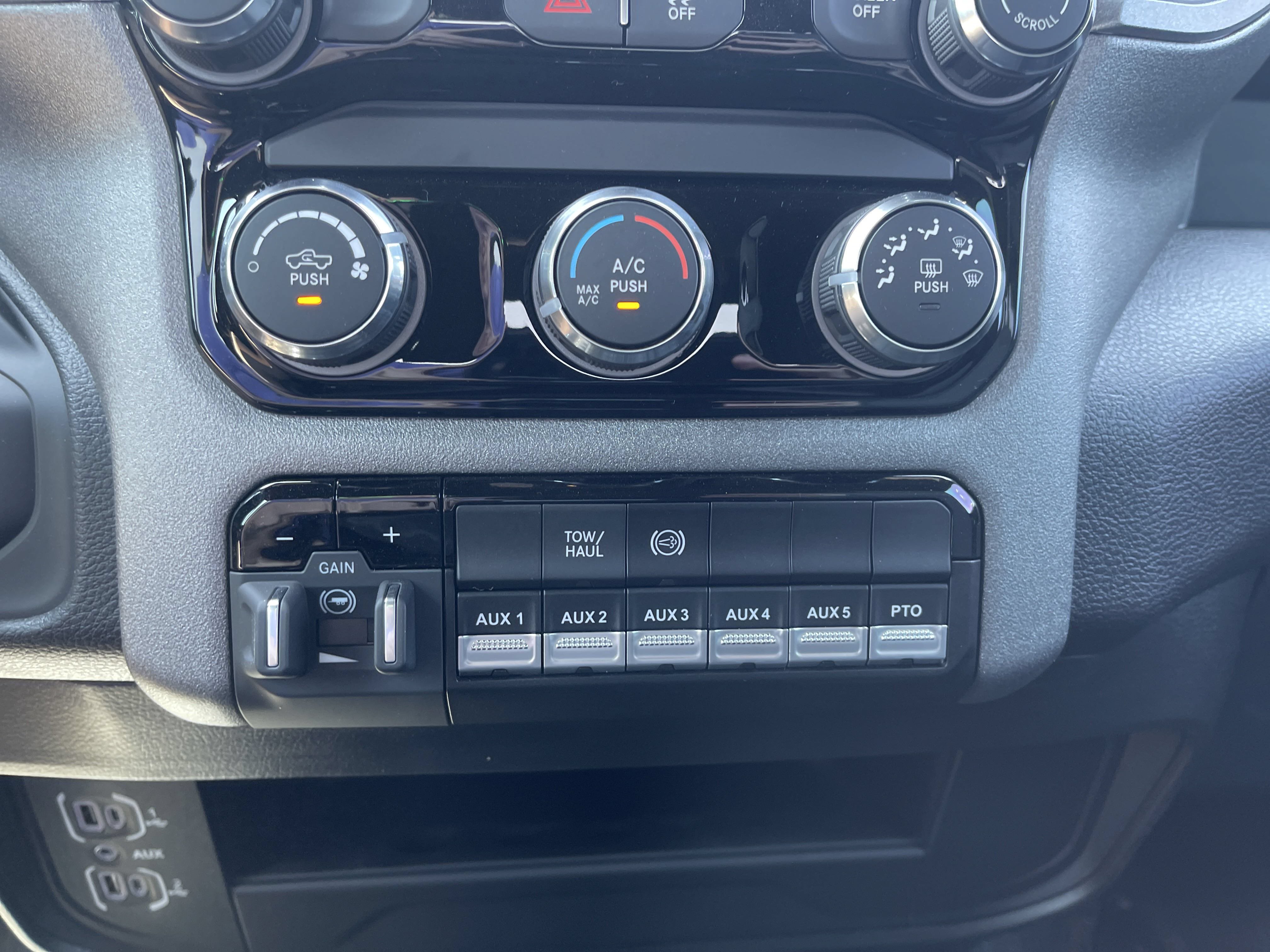 New 2026 RAM 3500 Tradesman AWD/4WD image 30