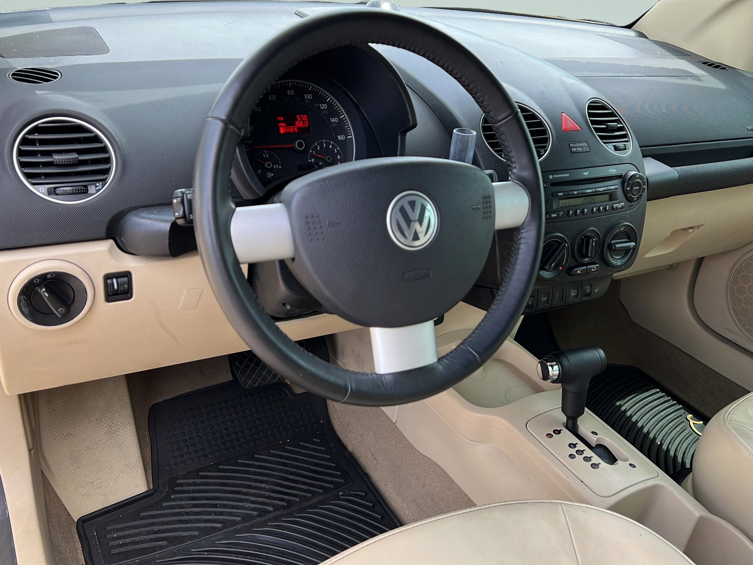 Used 2008 Volkswagen Beetle SE FWD image 13