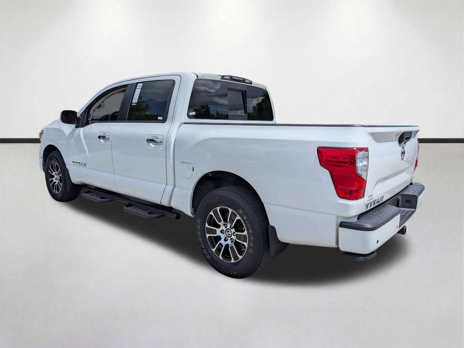 Used 2021 Nissan Titan SV w/ SV Convenience Package image 6