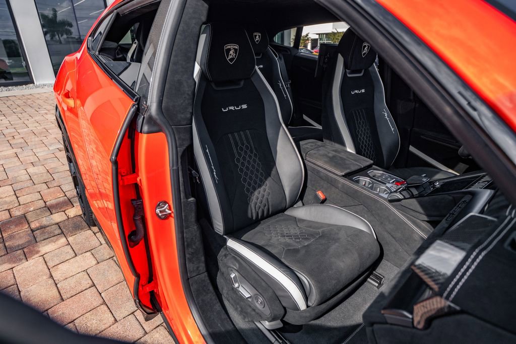 Used 2024 Lamborghini Urus Performante AWD/4WD image 37