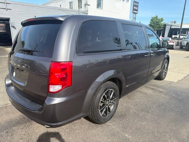Used 2017 Dodge Grand Caravan SE FWD image 3