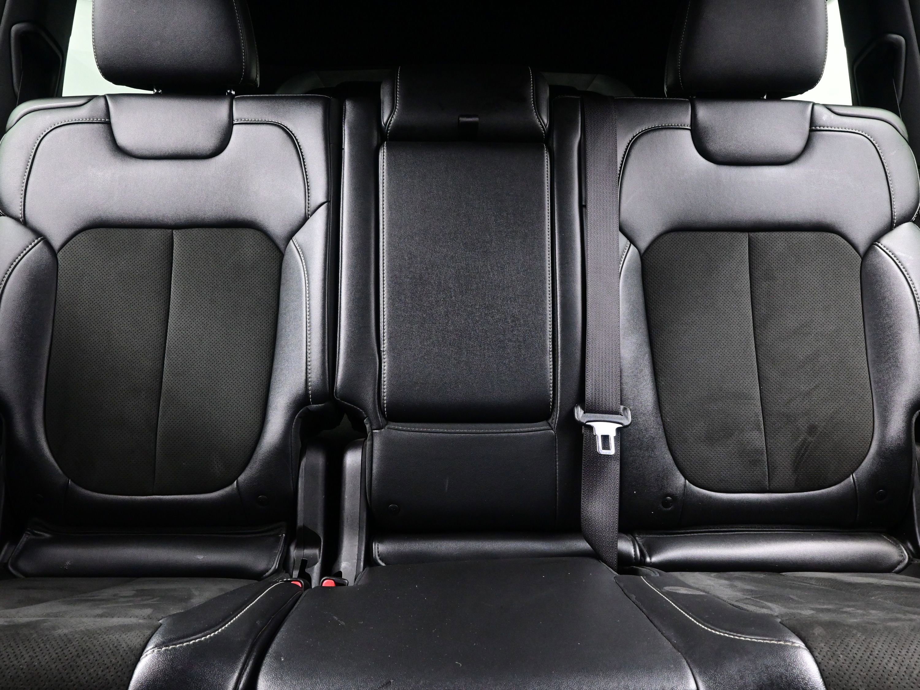 Used 2023 Jeep Grand Cherokee L Laredo image 16