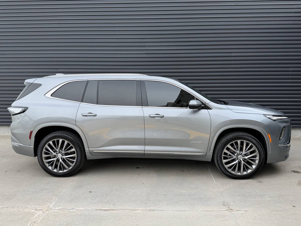 Used 2025 Buick Enclave Avenir w/ Trailering Package, 5000 lbs. AWD/4WD image 10