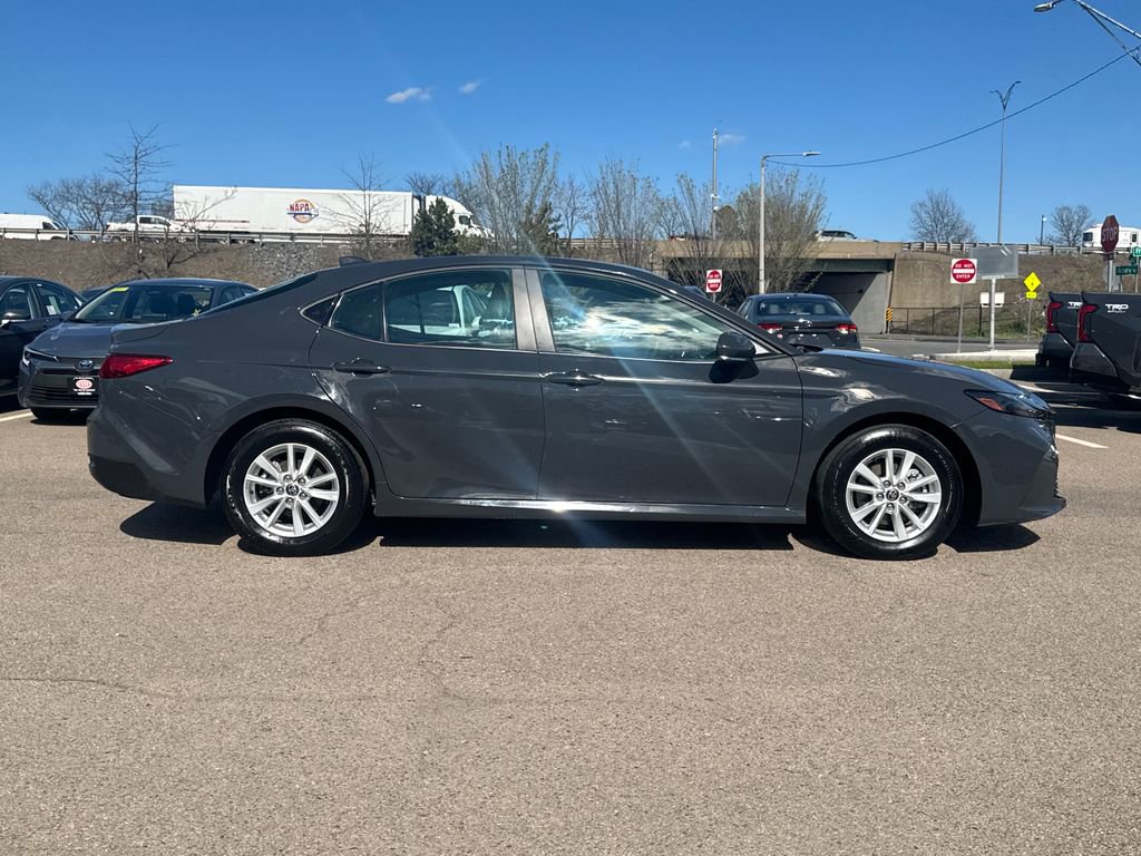 Used 2025 Toyota Camry LE AWD/4WD image 8