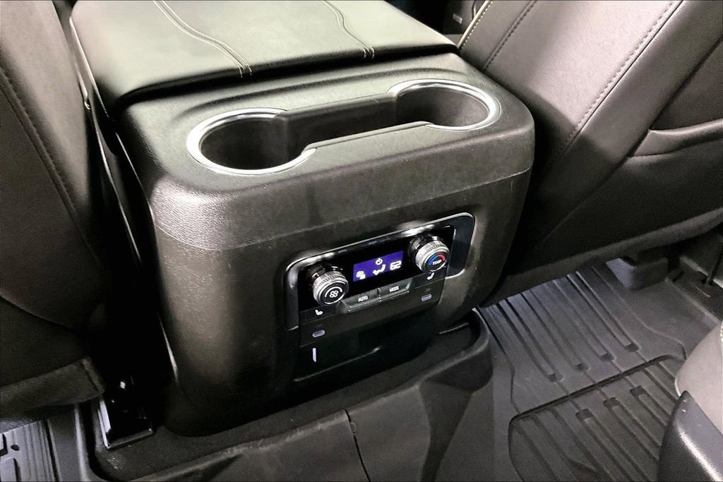 Used 2025 GMC Yukon Elevation AWD/4WD image 9