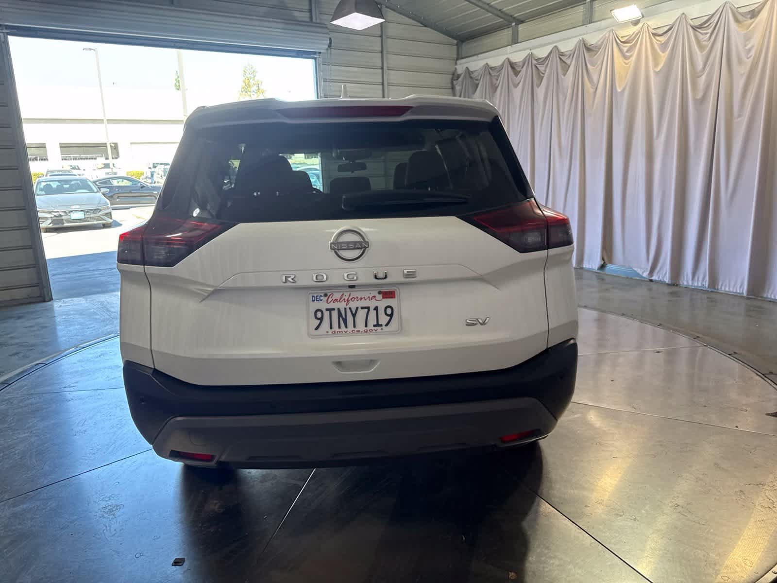 Used 2022 Nissan Rogue SV FWD image 6